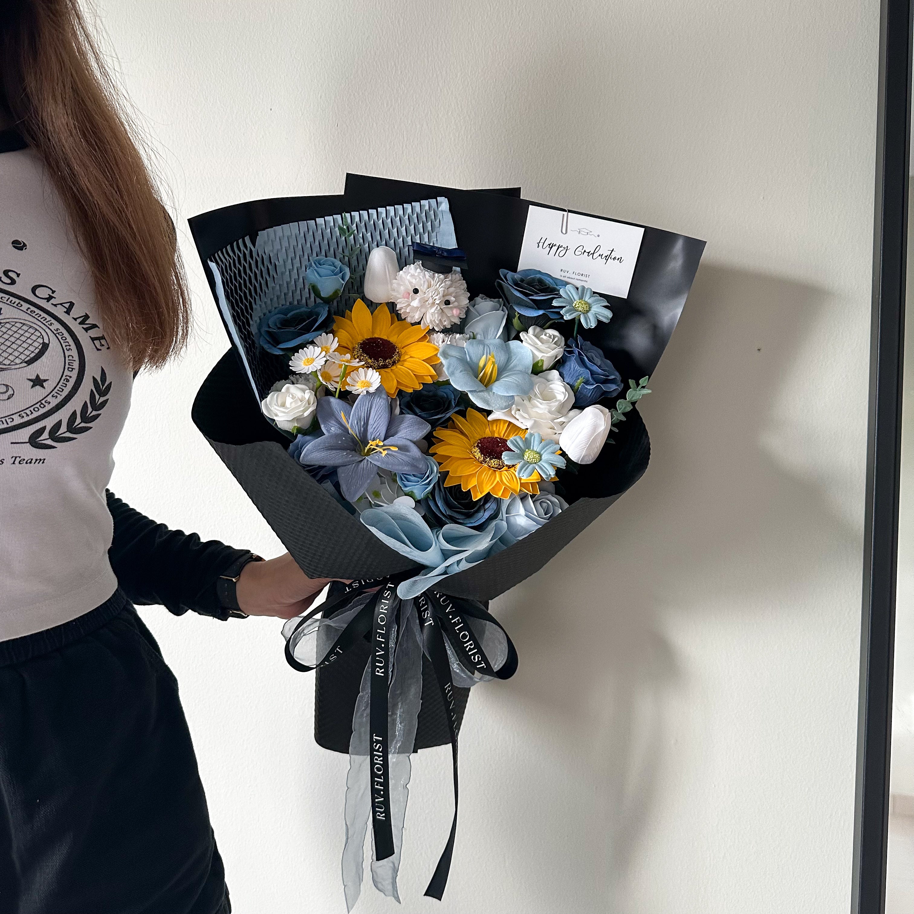 Naviee Graduate Garden Bouquet