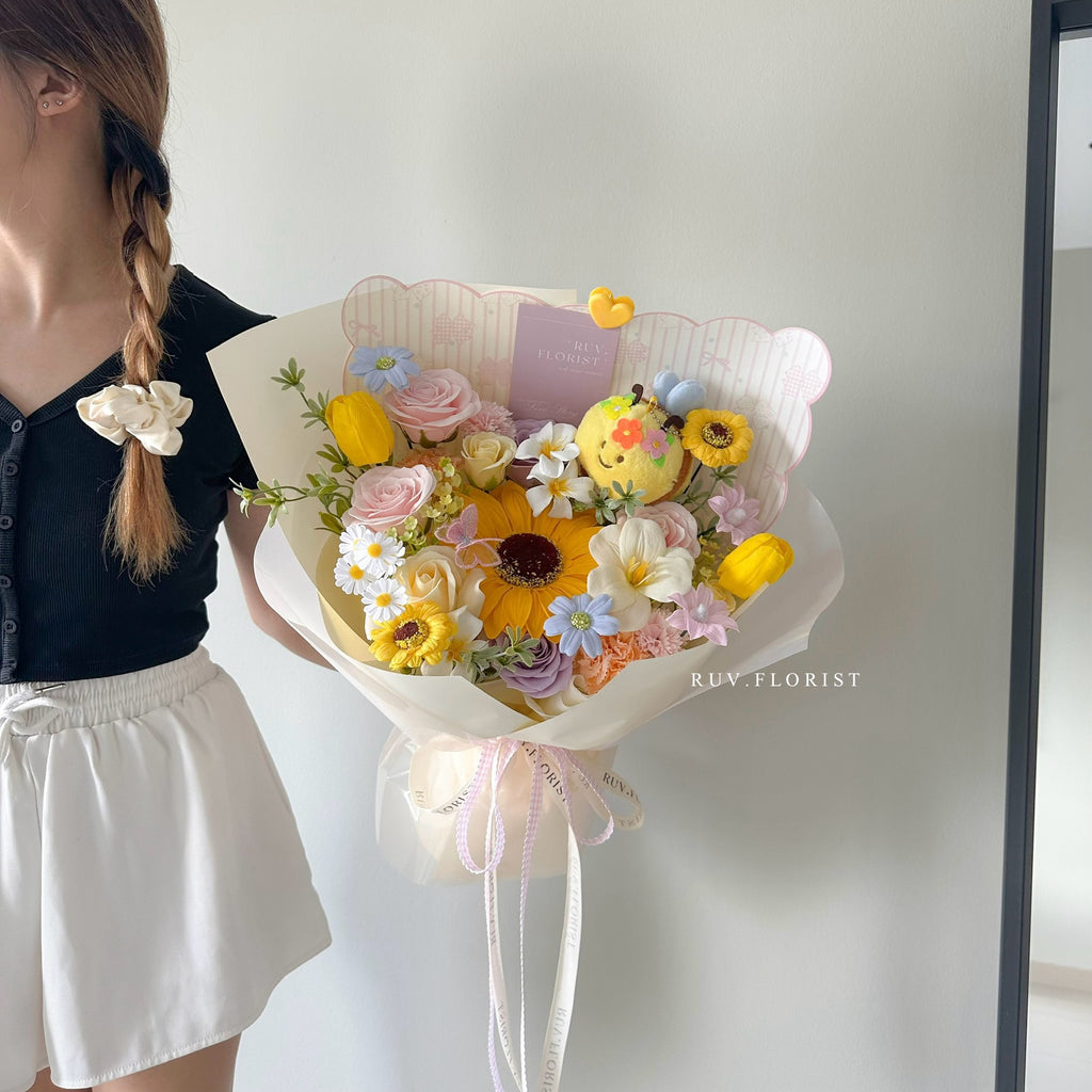 Little Bee Garden Bouquet