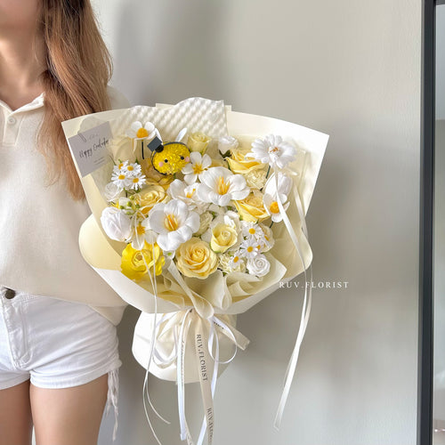 Little Grad Bee Soap Bouquet